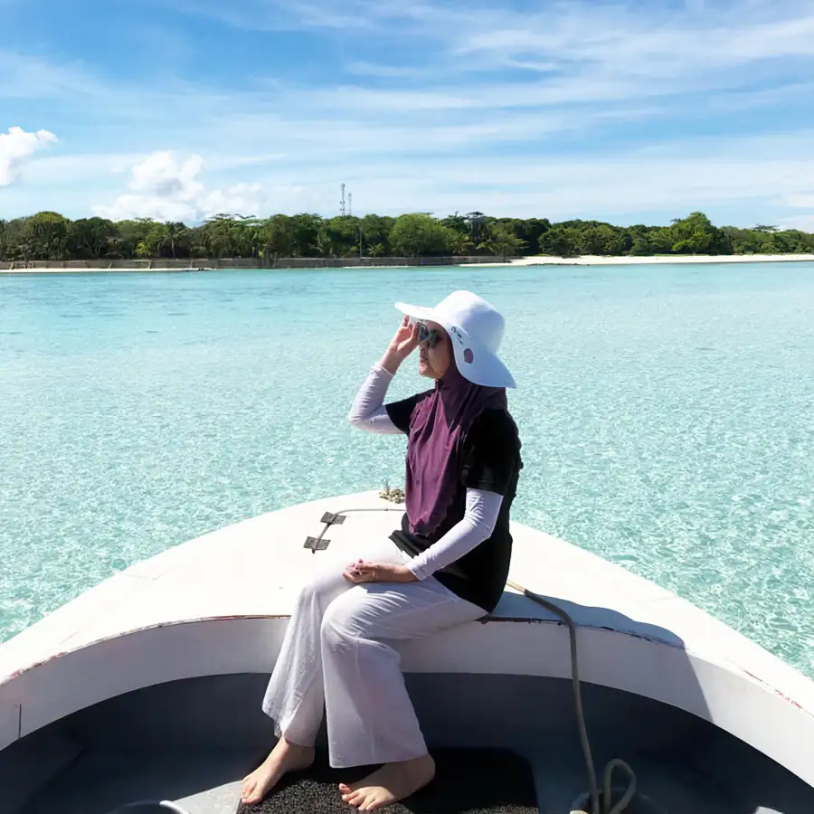Speedboat island hopping tour through the islands of Tun Sakaran Marine Park near Blue Ocean Resort